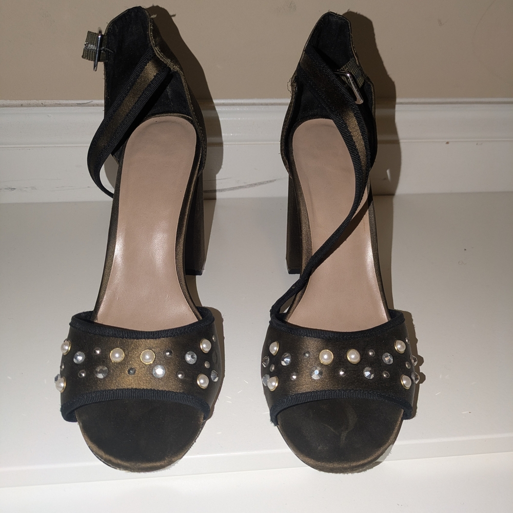 Elegant Black and Gold Women's Heels